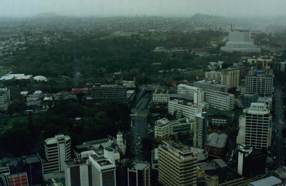 Auckland1.jpg (47802 bytes)