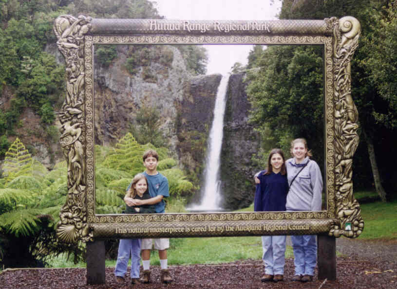 HunuaFalls1.jpg (63732 bytes)