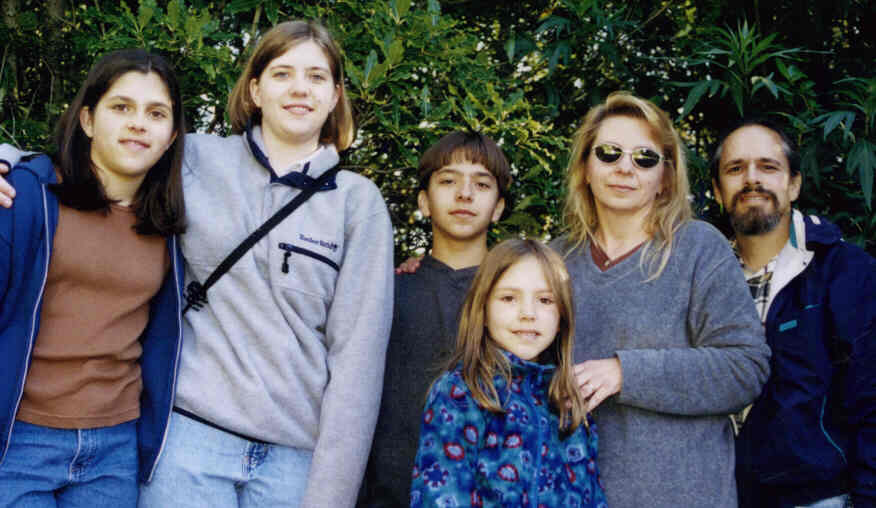 MBFamPic.jpg (52242 bytes)
