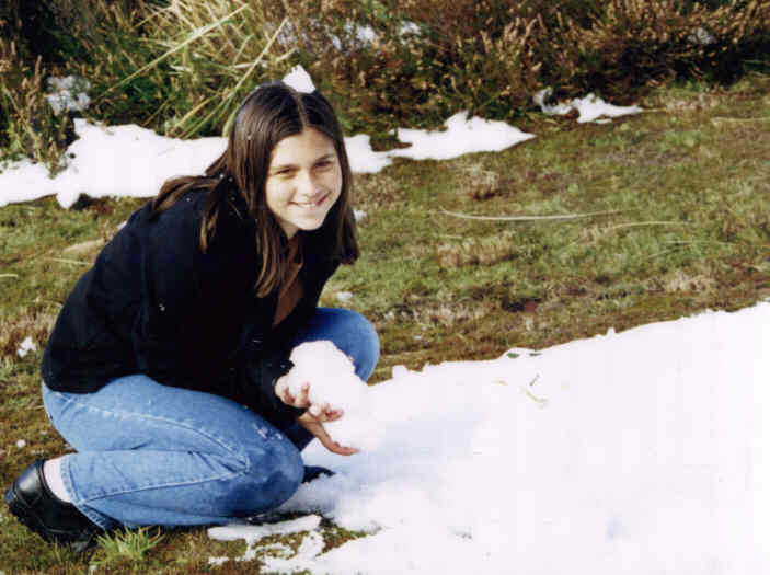 StephSnow.jpg (39503 bytes)